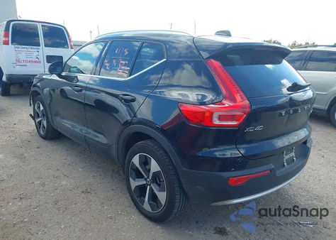 2025 Volvo Xc40 B5 Core Bright Theme z USA, uszkodzony, nr VIN YV4L12UJ4S2608309